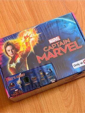Marvel Captain Marvel Collector Box 6 Exclusive Items.